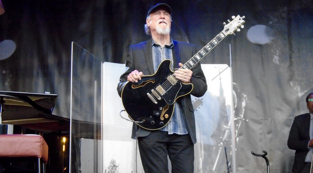 John Scofield overziet een volle Markt - ©ronald_rijken