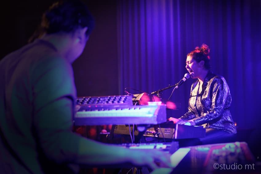 Amber Gomaa verbindt de Muzerije tijdens Popronde - Marjolein Tap Studio MT